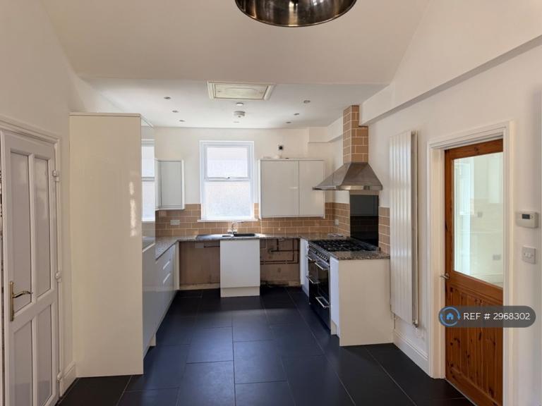4 bedroom house in Ferndale Road, Hillriseferndale Roadtylorstownferndalerhondd (4 bed) (#2968302)