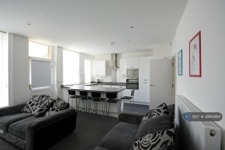 5 bedroom house in Somerset Road, Huddersfield, HD5 (5 bed) (#2860484)