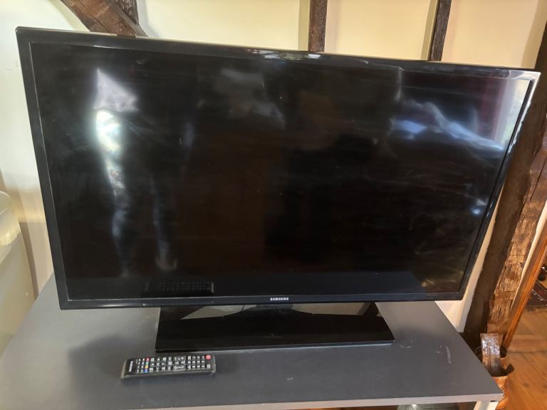 Samsung TV, OLED, 35”, Very Good Condition 