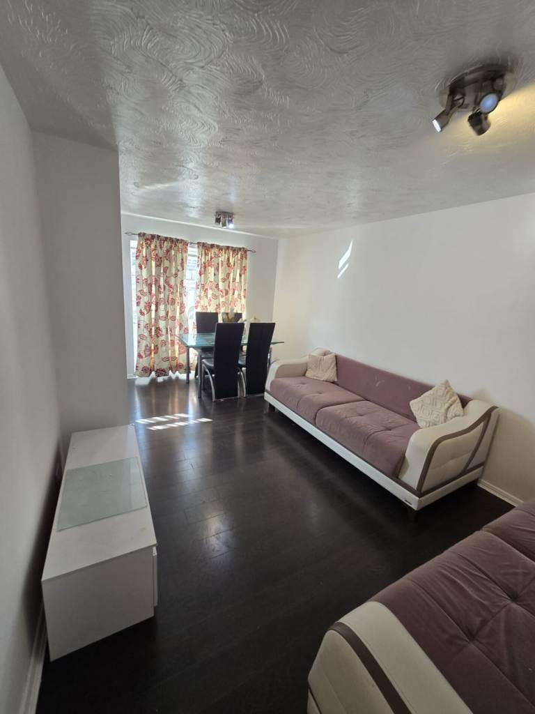 1 bedroom flat in 1 Bed Flat To Let – IG11