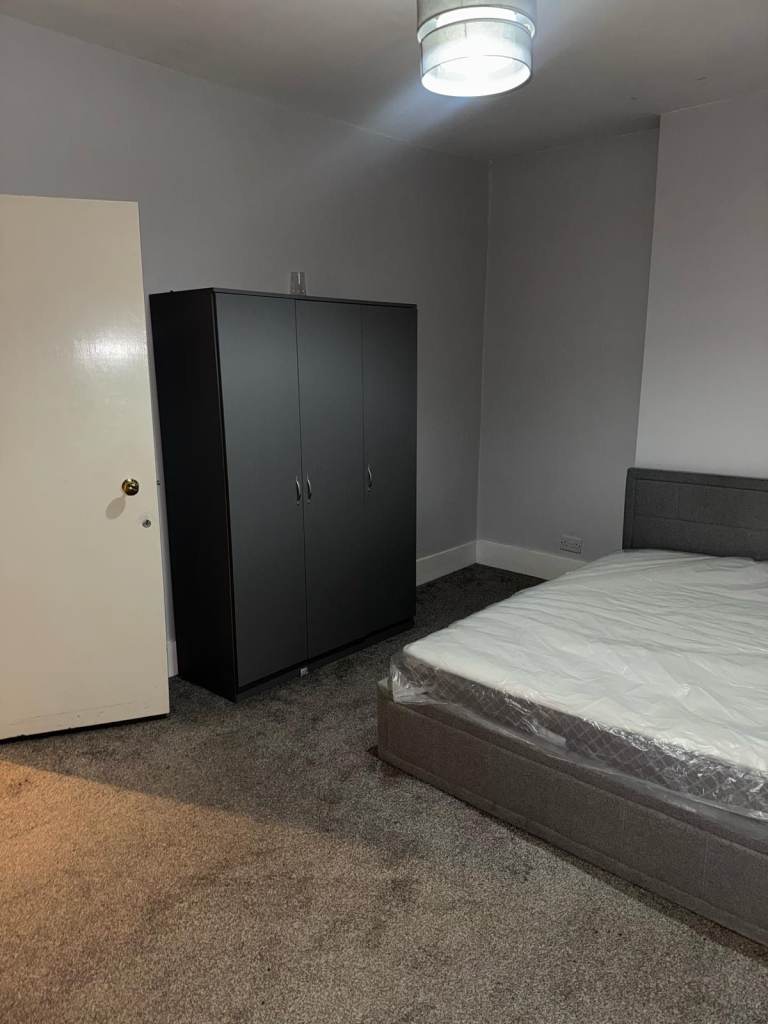 CLEAN BIG DOUBLE ROOM FOR JUST £795pcm {AVAILABLE NOW}..IN CROYDON, CR0 3EN !