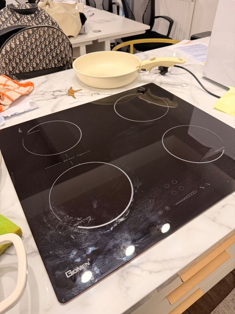 image for Gionien Black Electric Induction Hob - 4 Burner