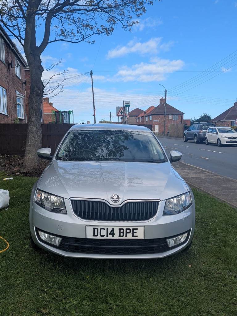 Skoda, OCTAVIA, Hatchback, 2014, Semi-Auto, 1598 (cc), 5 doors