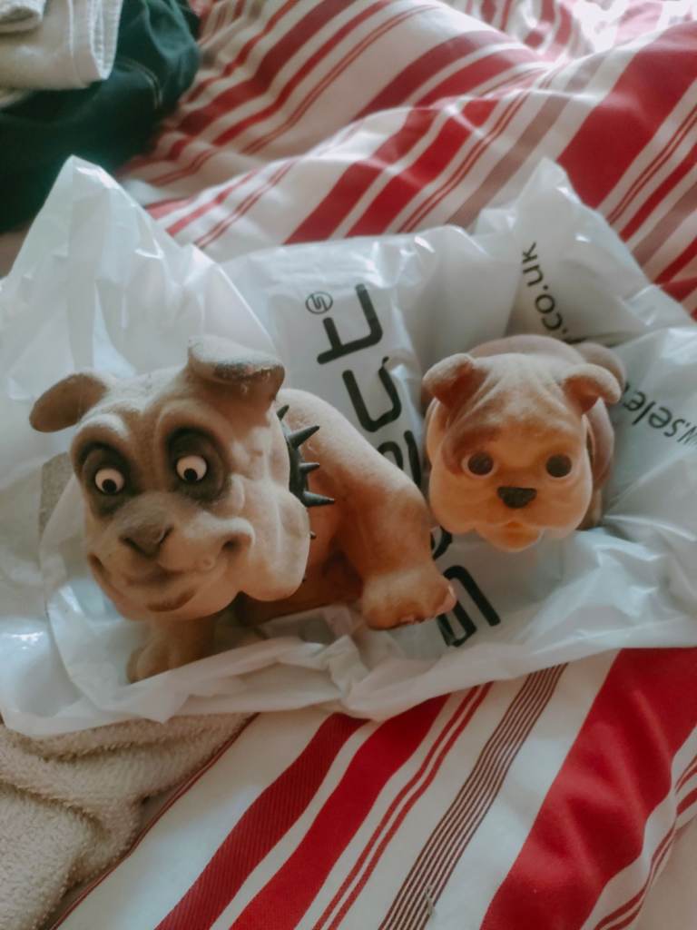 image for 2 x Nodding dogs