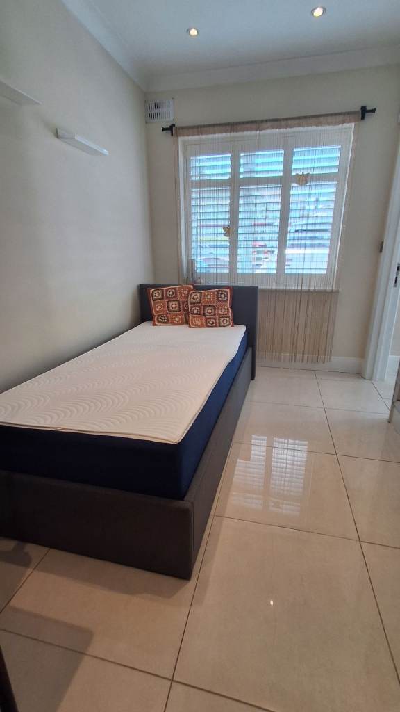 Stunning Studio in Harrow HA3 close to Kenton Station & Northwick Park Hospital