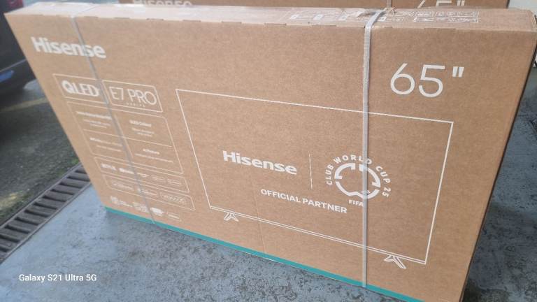 New sealed qled Hisense qled 65inch new sealed tv