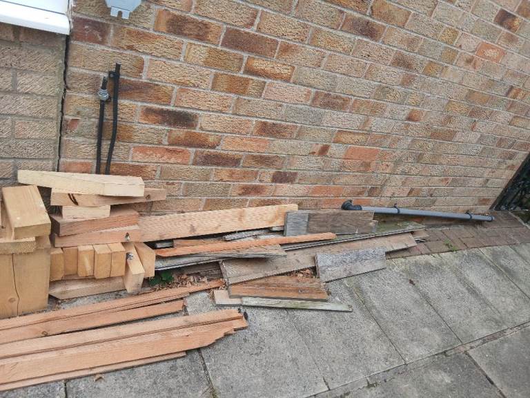 Mixed Wood Timber Offcuts - Various Sizes