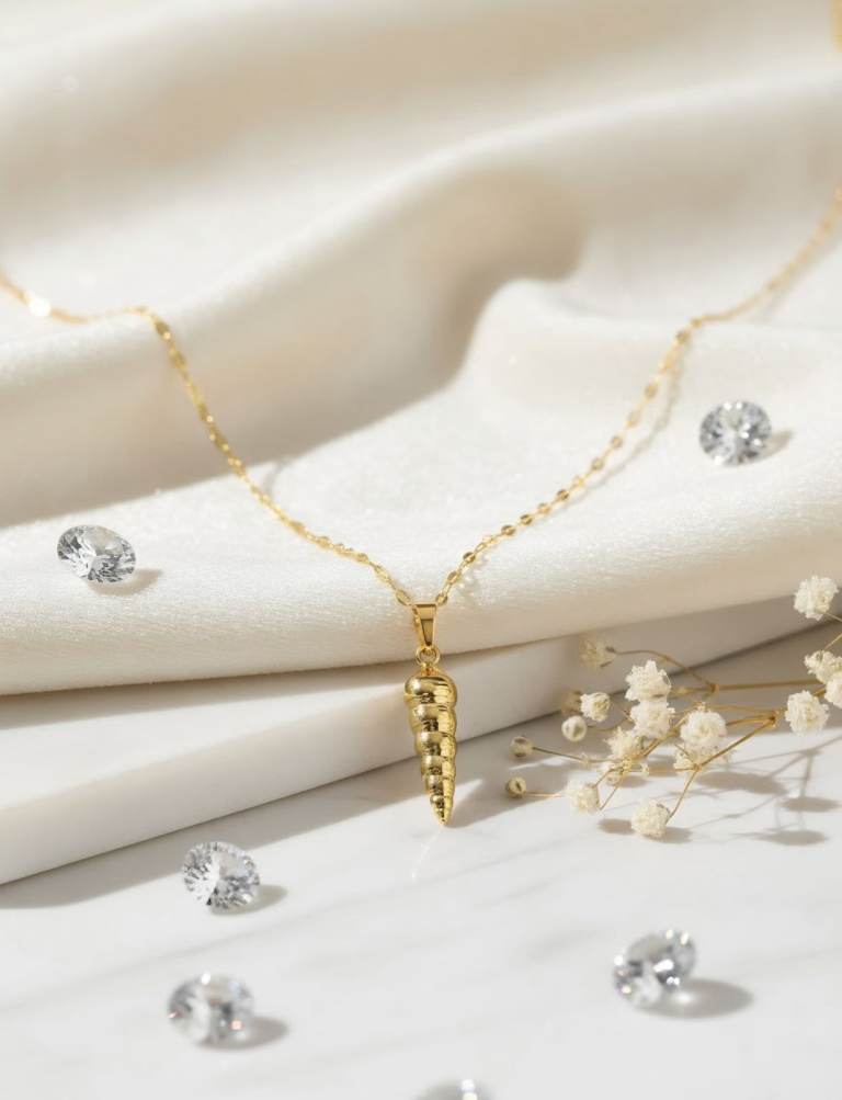 Elegant Gold Necklace with Shell Pendant –  New
