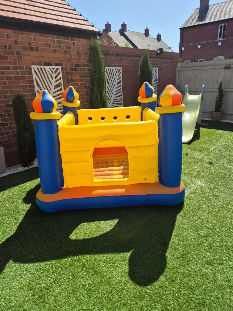 kids bouncy castle 