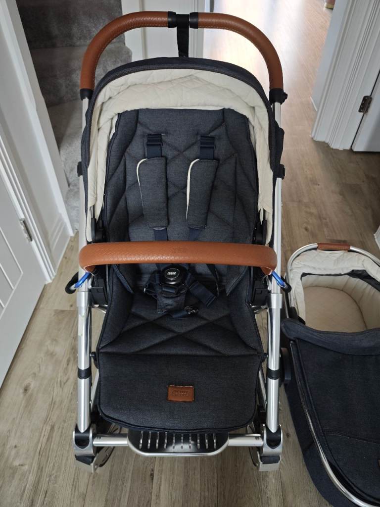 Baby Travel System Pram & Carrycot – Good Condition