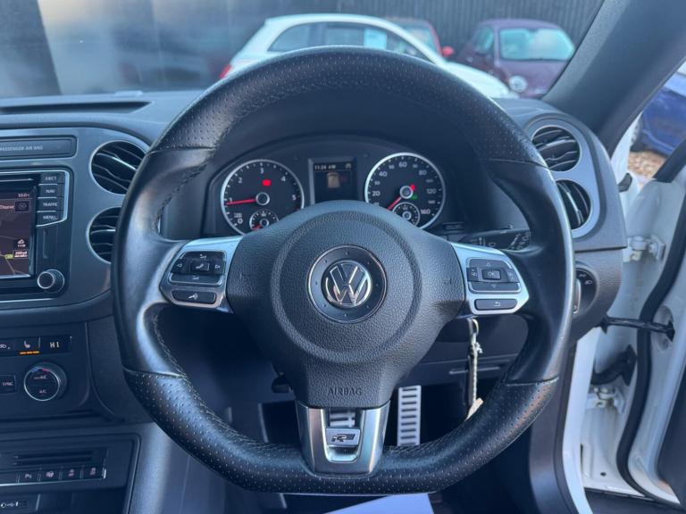 2015 Volkswagen Tiguan 2.0 TDI BlueMotion Tech R-Line DSG 4WD Euro 6 (s/s) 5dr ESTATE Diesel Auto...
