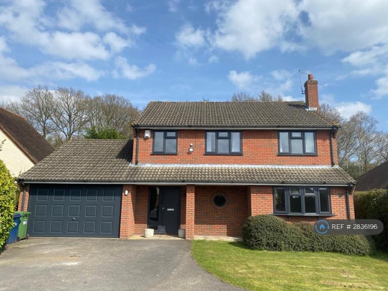 4 bedroom house in Hazlemere Road, Penn, High Wycombe, HP10 (4 bed) (#2836196)