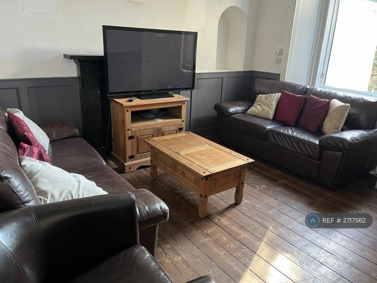 8 bedroom house in Howieshill Road, Cambuslang, Glasgow, G72 (8 bed) (#2717562)