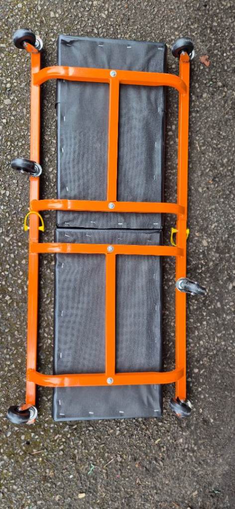  A well-made and durable Halfords Car Creeper Trolley in Nearly New condition.