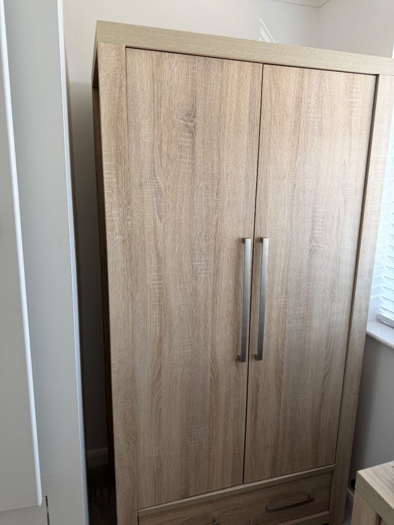 Bedroom furniture set