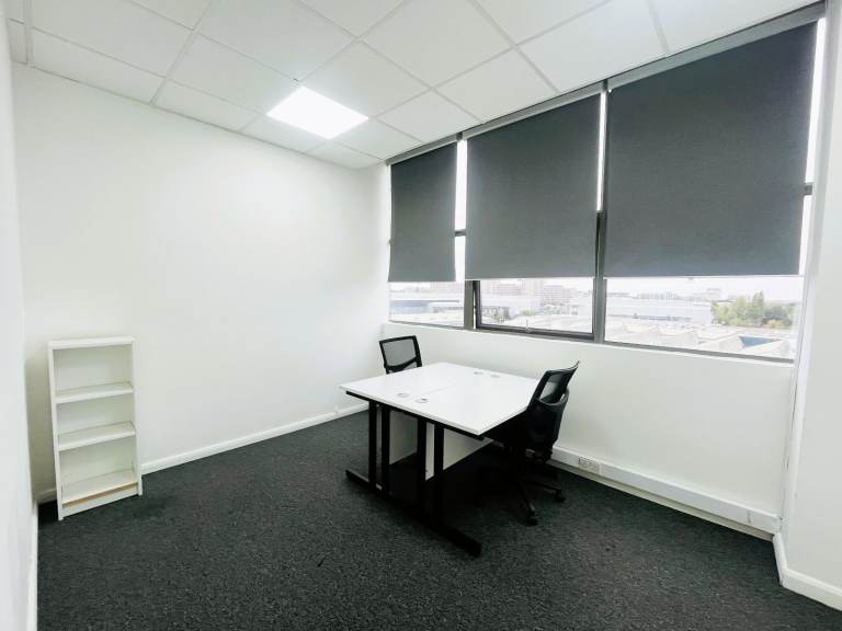 Small Office / Beauty Studio to rent in Park Royal NW10