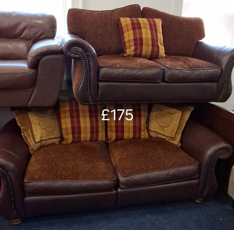 2 x large luxurious high quality sofas local delivery available 