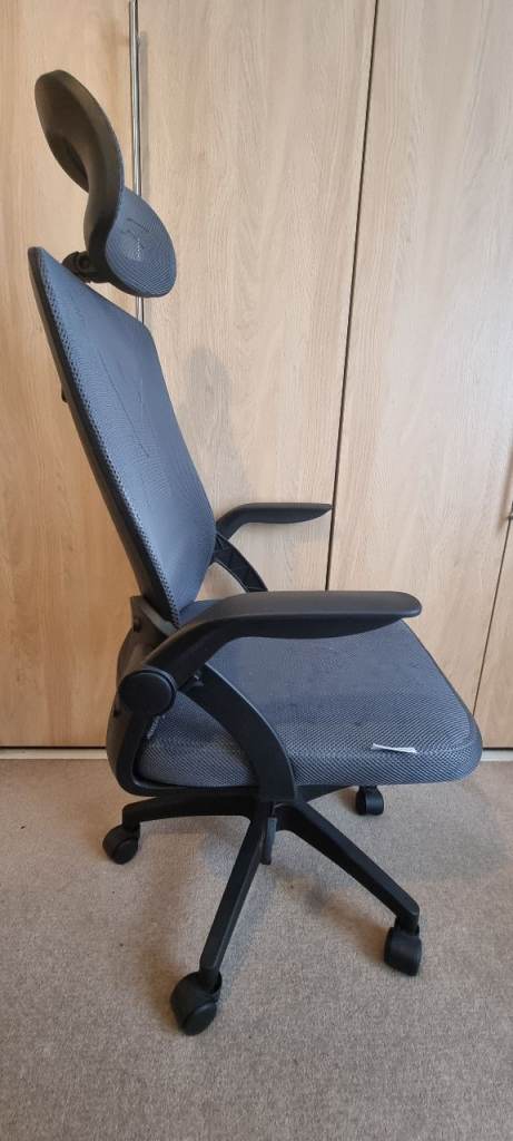 Ergonomic office chair with head rest