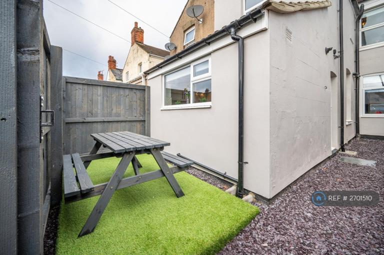 1 bedroom in Euclid Street, Swindon, SN1 (#2701510)