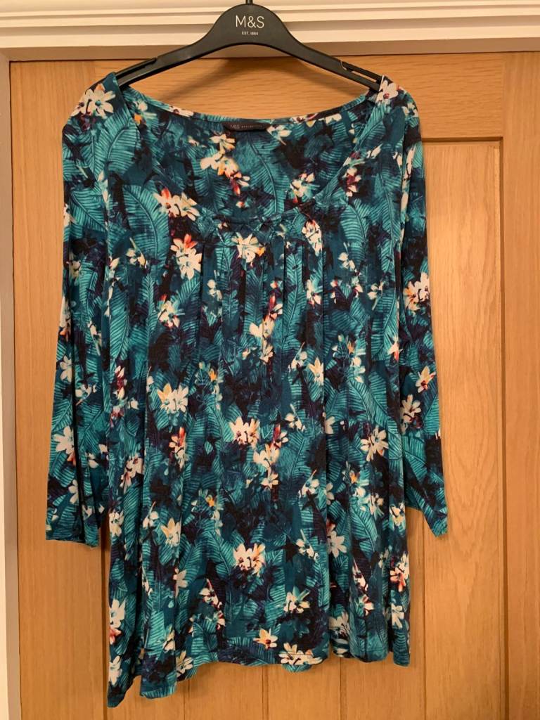Ladies M & S Collection Green Floral 3/4 Sleeve Scoop Neck Top Pleated Front Detail Size 18 VGC