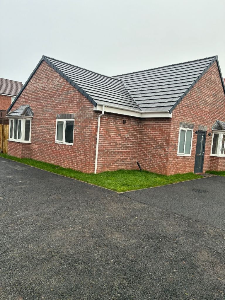 Detached bungalow- 2 bedroom 