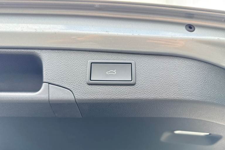 2025 Volkswagen Passat 1.5 eTSI MHEV Elegance DSG Euro 6 (s/s) 5dr Estate Automatic