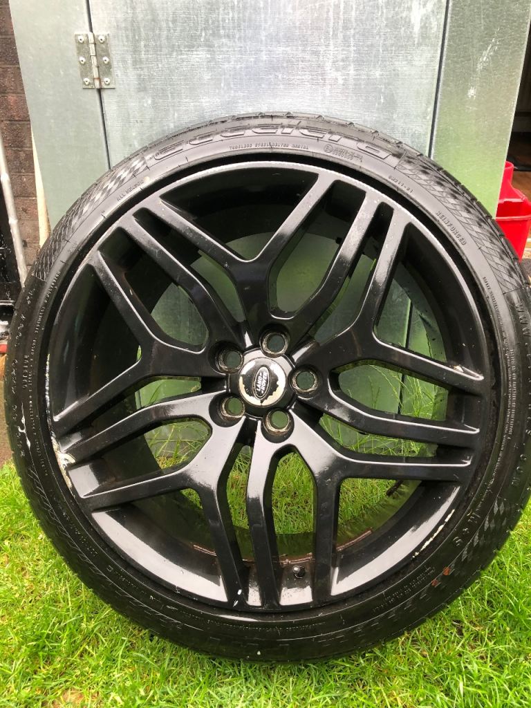 Range Rover Evoque 20-inch Alloy Wheel with M+S 245/45 R20 tyre.
