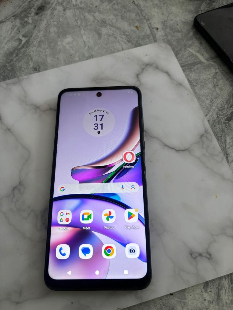 Motorola g13 mobile phone 