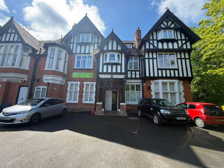**WAKE GREEN ROAD** TWO BEDROOM FLAT TO RENT **FEW MINUTES FROM MOSELEY VILLAGE**VIEW NOW!**