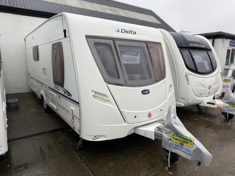 Lunar Delta 520-4L 2 Berth Full Rear Bathroom