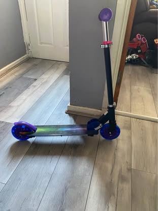 Skits for sall 4 sold 5 years it light up good desighg price £15.00 pond call Noel 