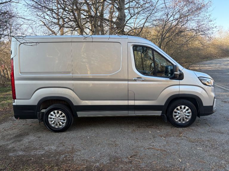 MAXUS DELIVER 9 SWB DIESEL FWD (20-21 2.0 D20 163 Lux Medium Roof Van