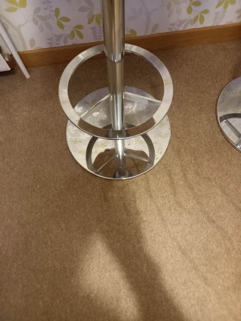 2 stools fixed height