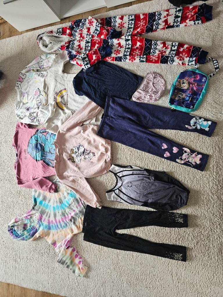 Girl's clothing bundle