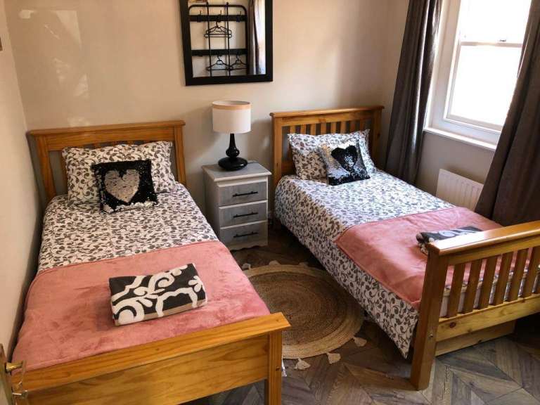 image for Single bed with storage in perfect condition. 