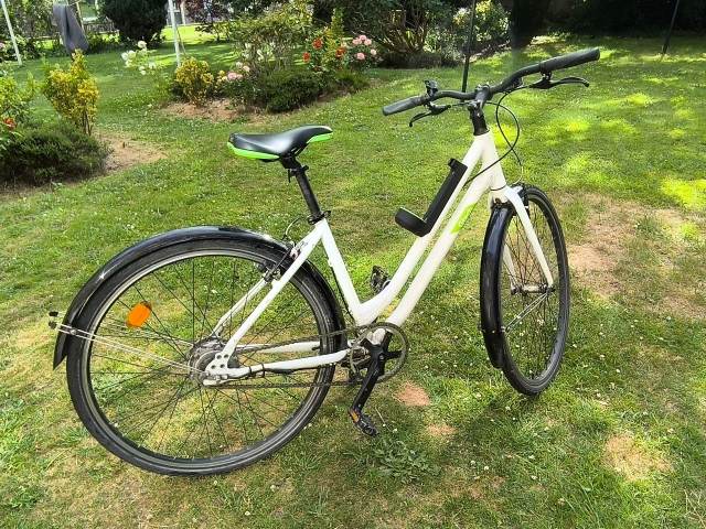 fat tire electric bicycle for sale Nakto Cruise 26 roll quickly through the rackPositionFr:Pas de rack Color:Wildberry Pink A helmet showdown between
