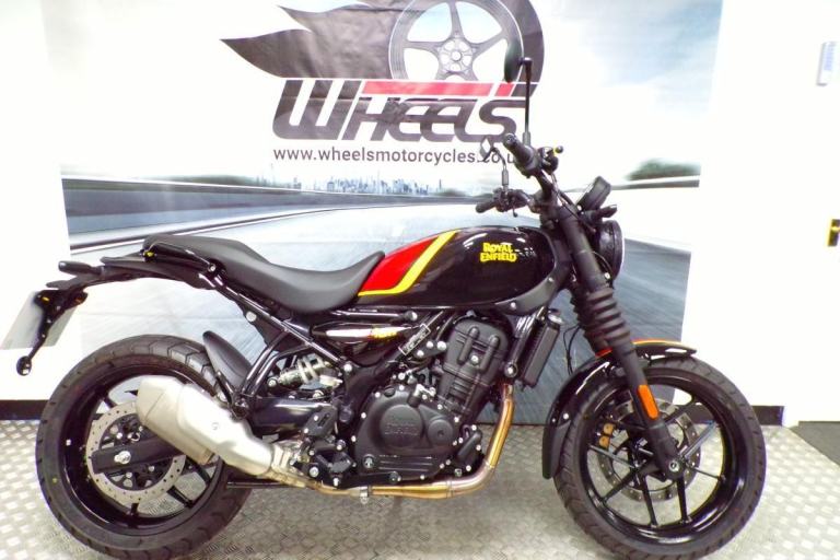 2025 ROYAL ENFIELD GUERRILLA 450 WITH ONLY 189 MILES FROM NEW