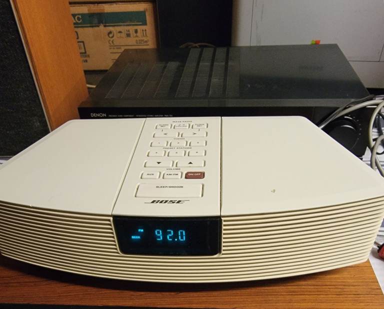Bose Wave Music System – White, Good Condition