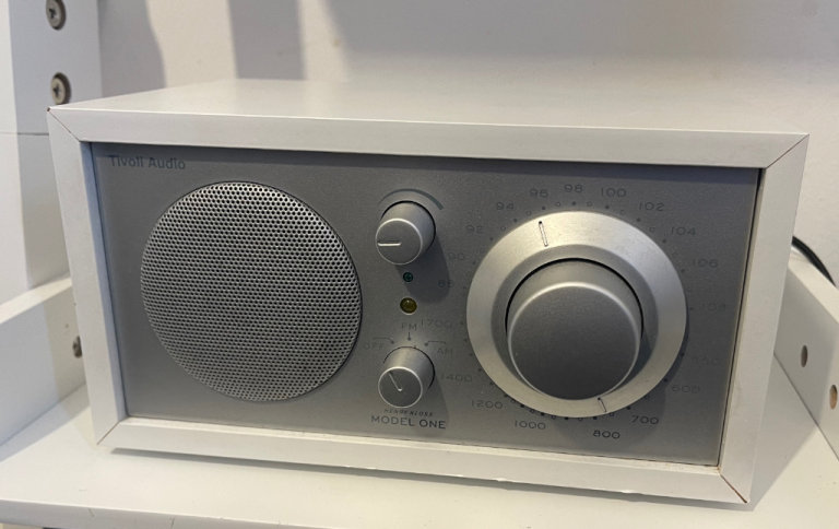 TIVOLI AUDIO Henry Kloss Model One AM/FM Radio - Silver/White