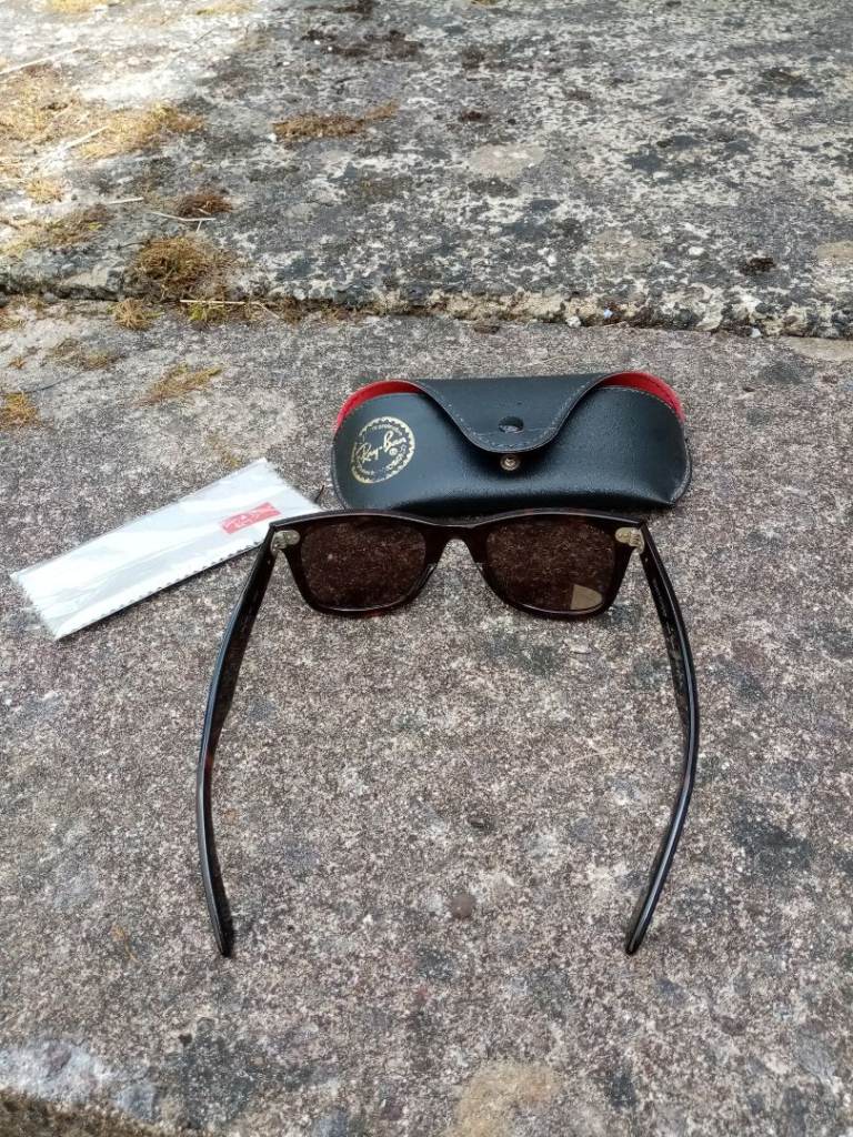 Ray ban wayfarer dark brown with case 