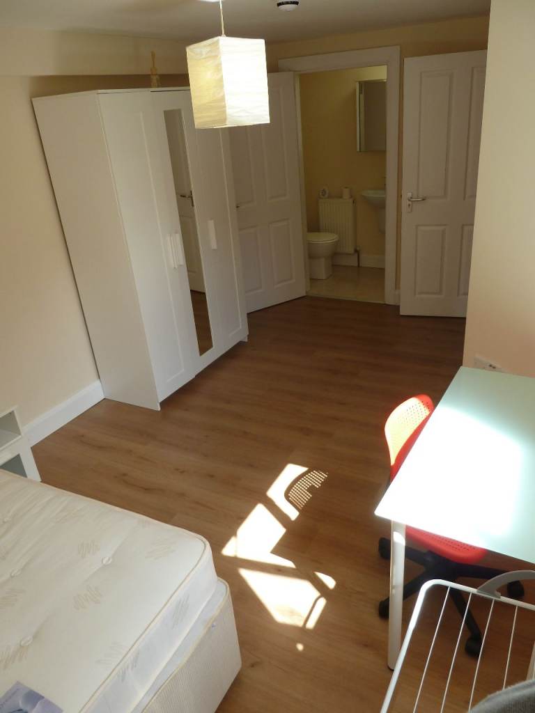 Stranmillis: Double Room with en-suite
