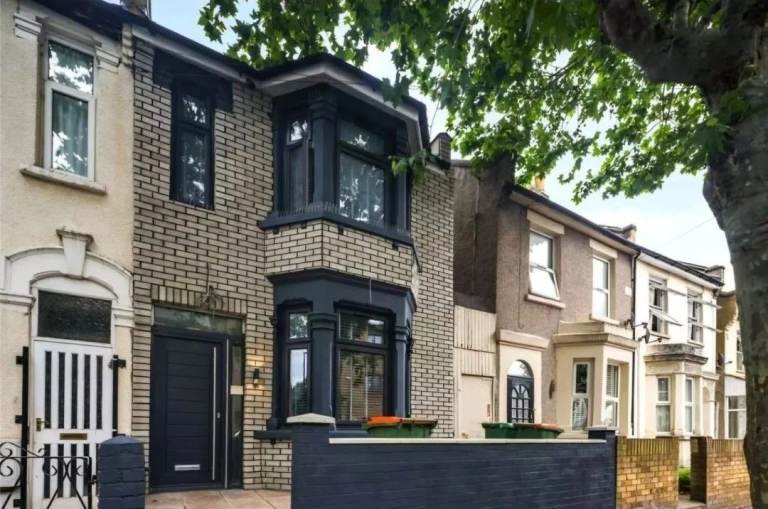 5 Bedroom, 3 Bathroom house E7