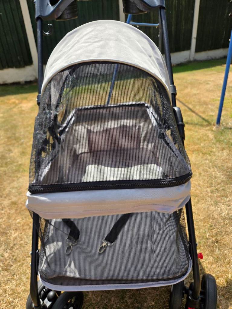 DOG PUSHCHAIR  
