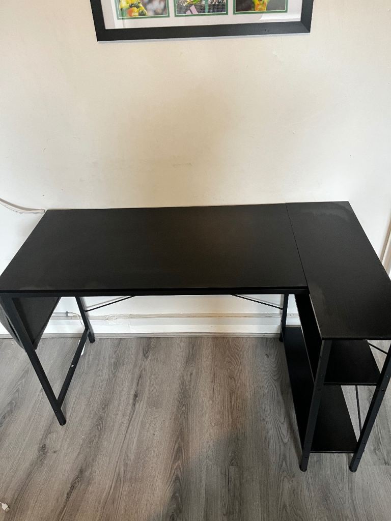 Gaming computer desk in black 