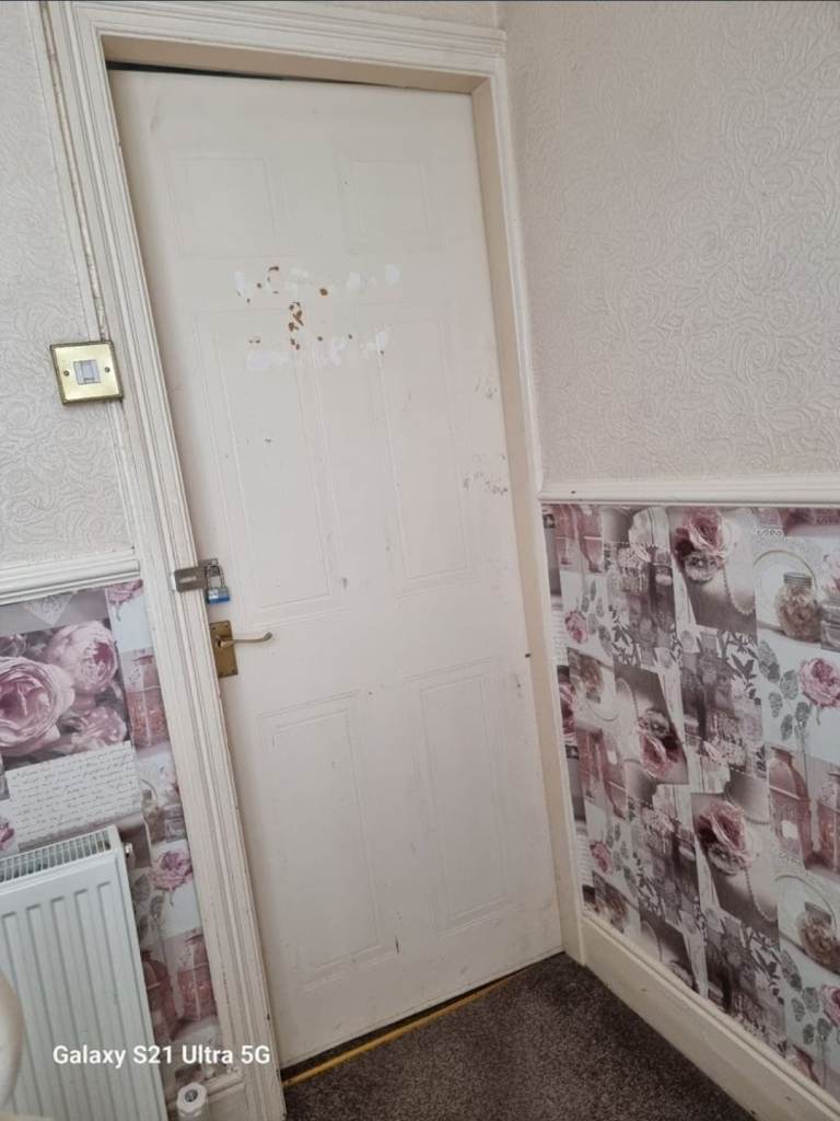 1 room in a 3 bedroom house 