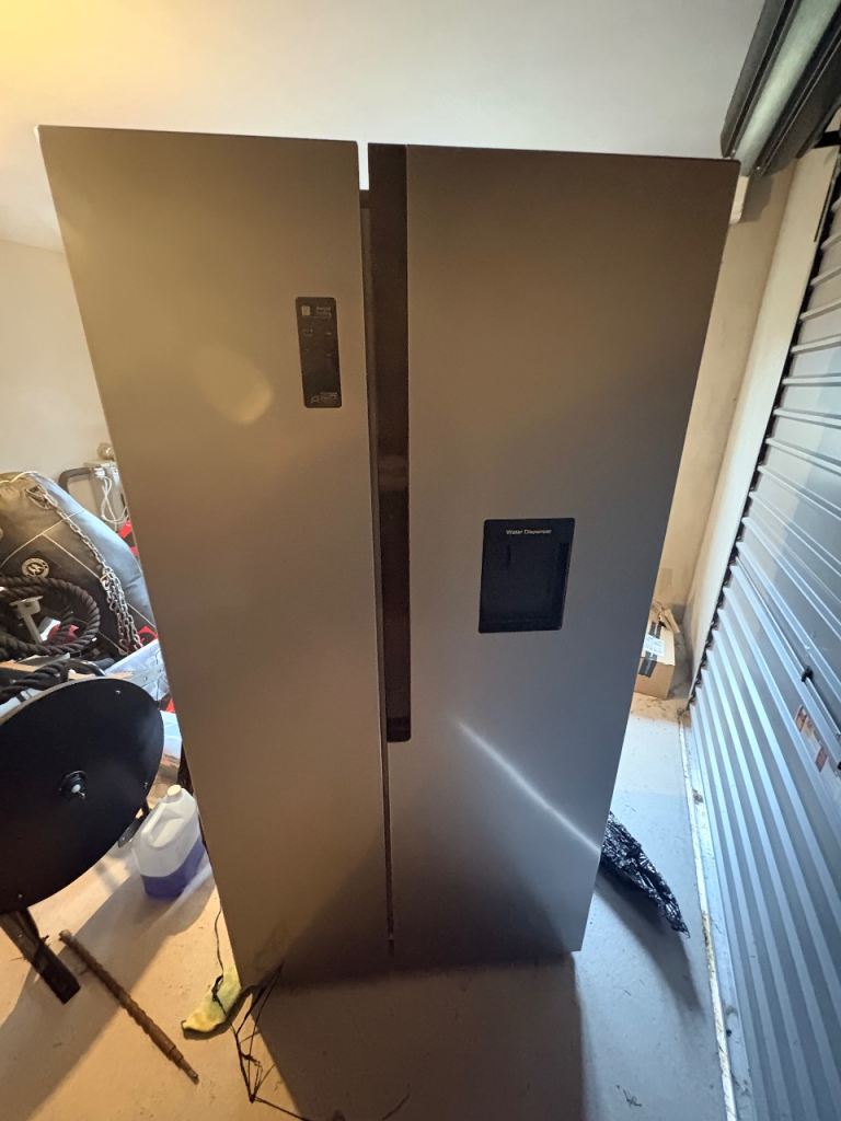 Logik fridge freezer 