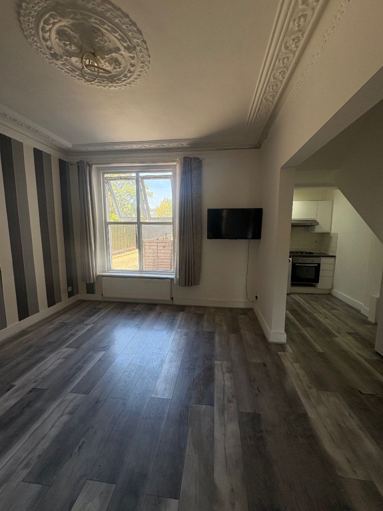 Large Ground Floor 1 Bed N13