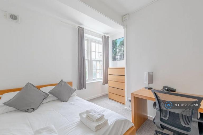 1 bedroom in Barnes House, London, NW1 (#2882298)