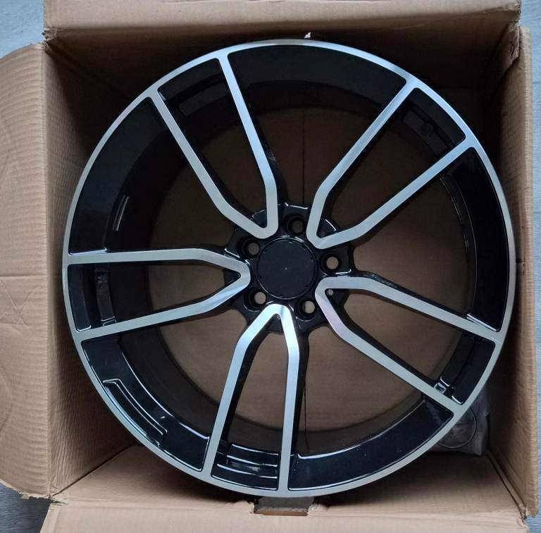 2 x 20" alloy wheels
