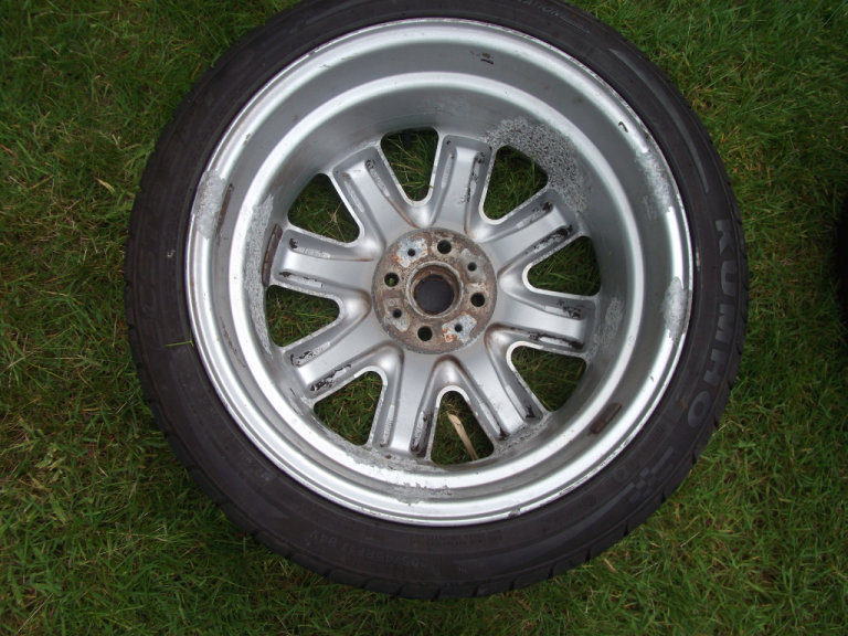 Mini Cooper, 17in Crown spoke wheelswith run flat tyres,